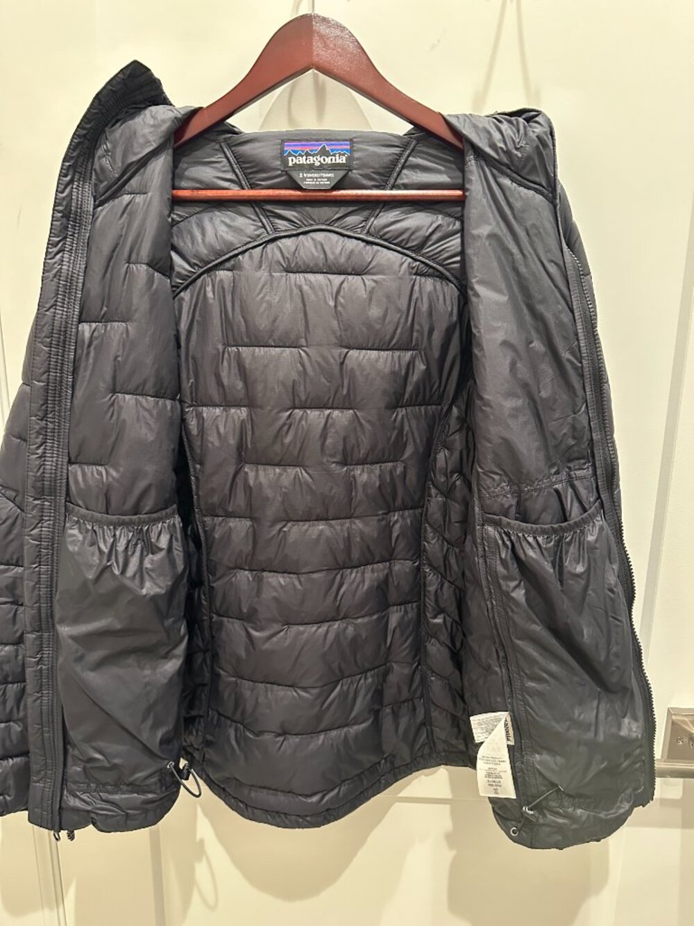 Patagonia Macro Puff Hoody Women’s Small Black Insulated Jacket: Excellent Cond - Picture 5 of 6